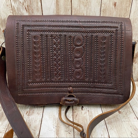 Vintage Hand tooled Embossed Leather Fold Over Crossbody Bag - Picture 3 of 14